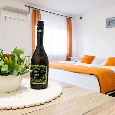 Kincso Vendeghaz Apartment Sarospatak Bagian luar foto