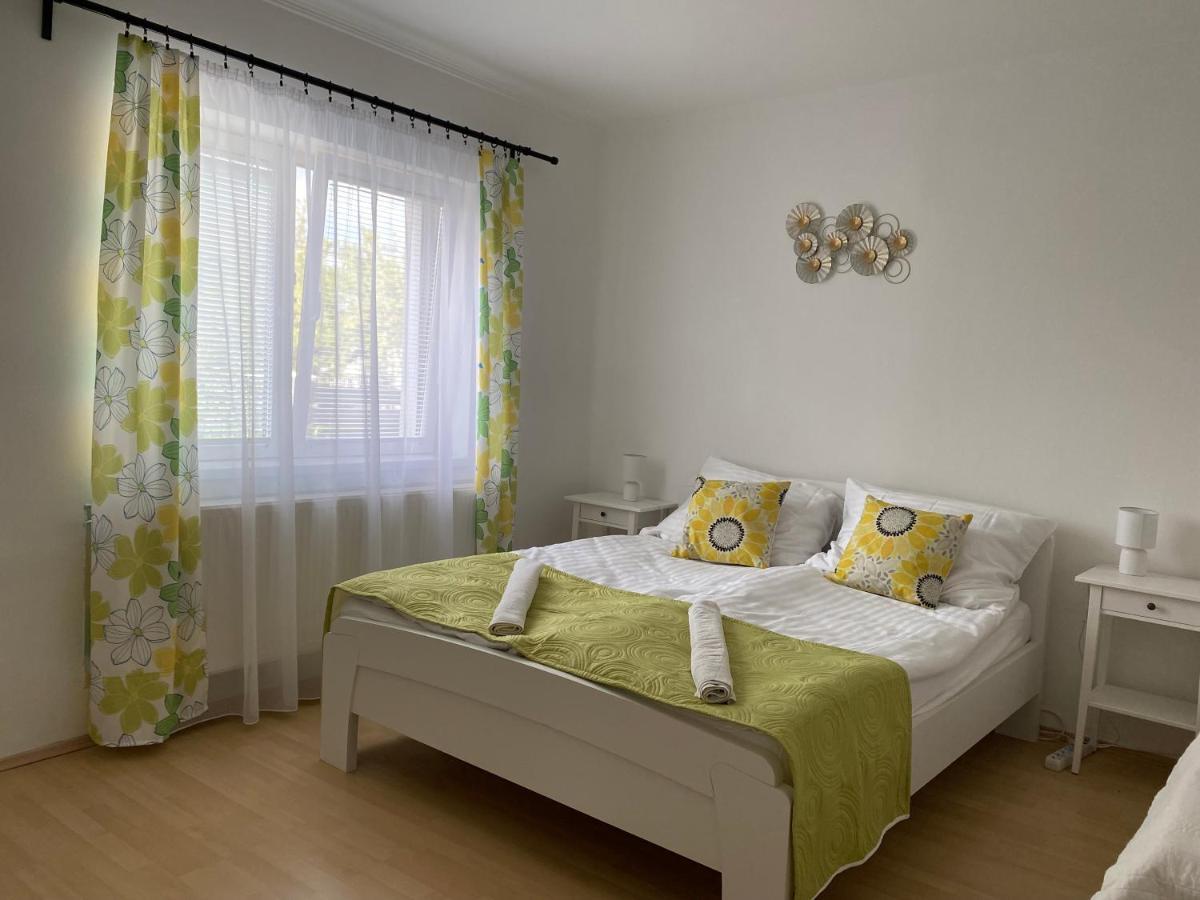 Kincso Vendeghaz Apartment Sarospatak Bagian luar foto