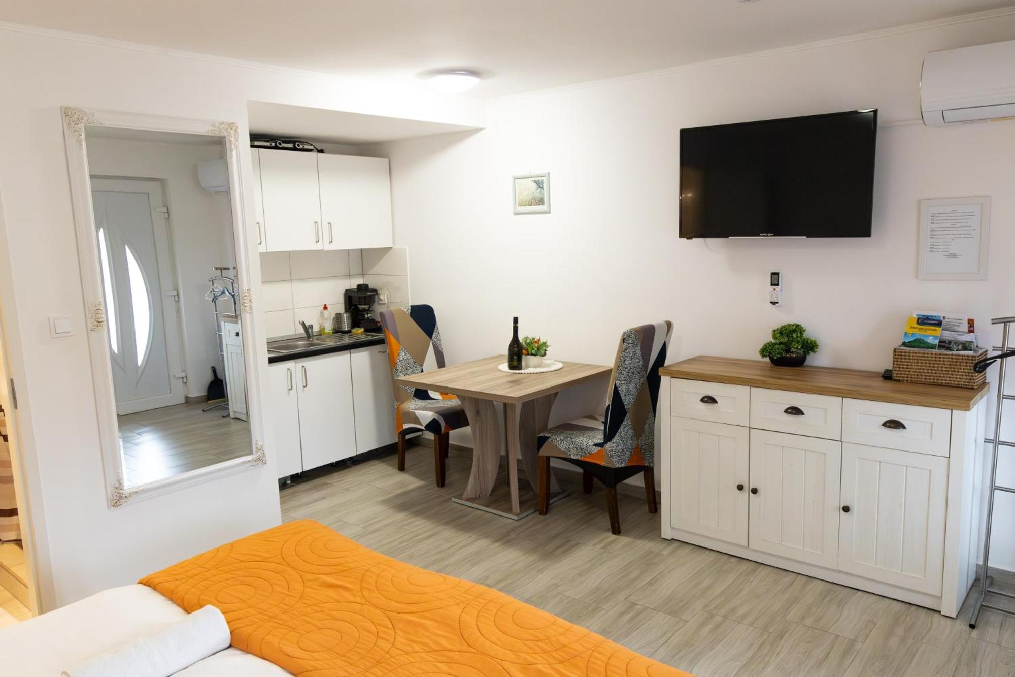 Kincso Vendeghaz Apartment Sarospatak Bagian luar foto
