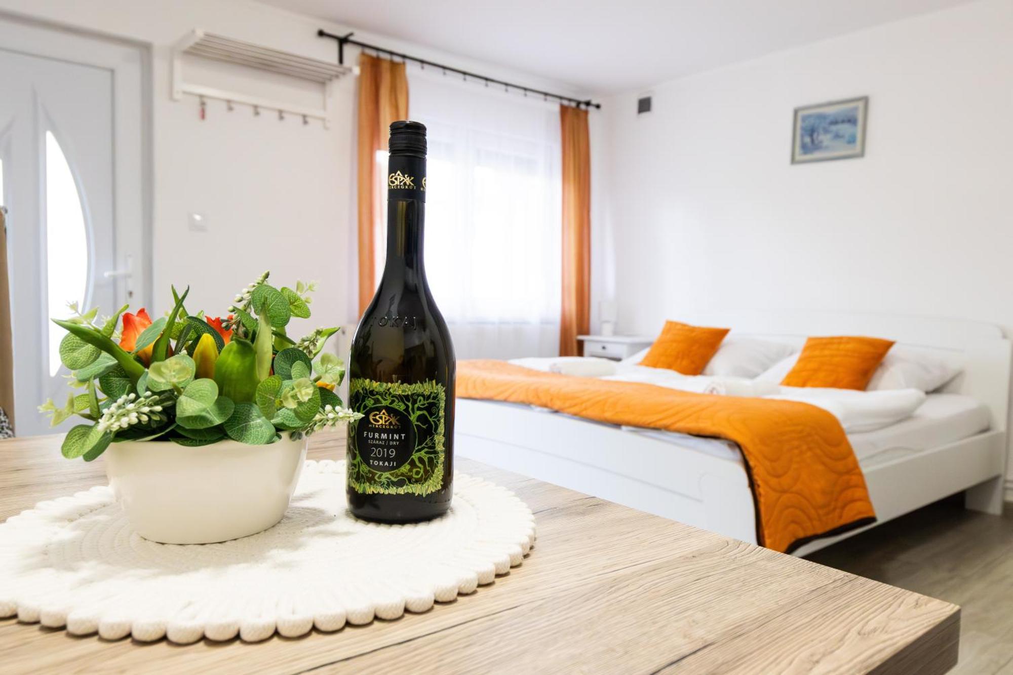 Kincso Vendeghaz Apartment Sarospatak Bagian luar foto