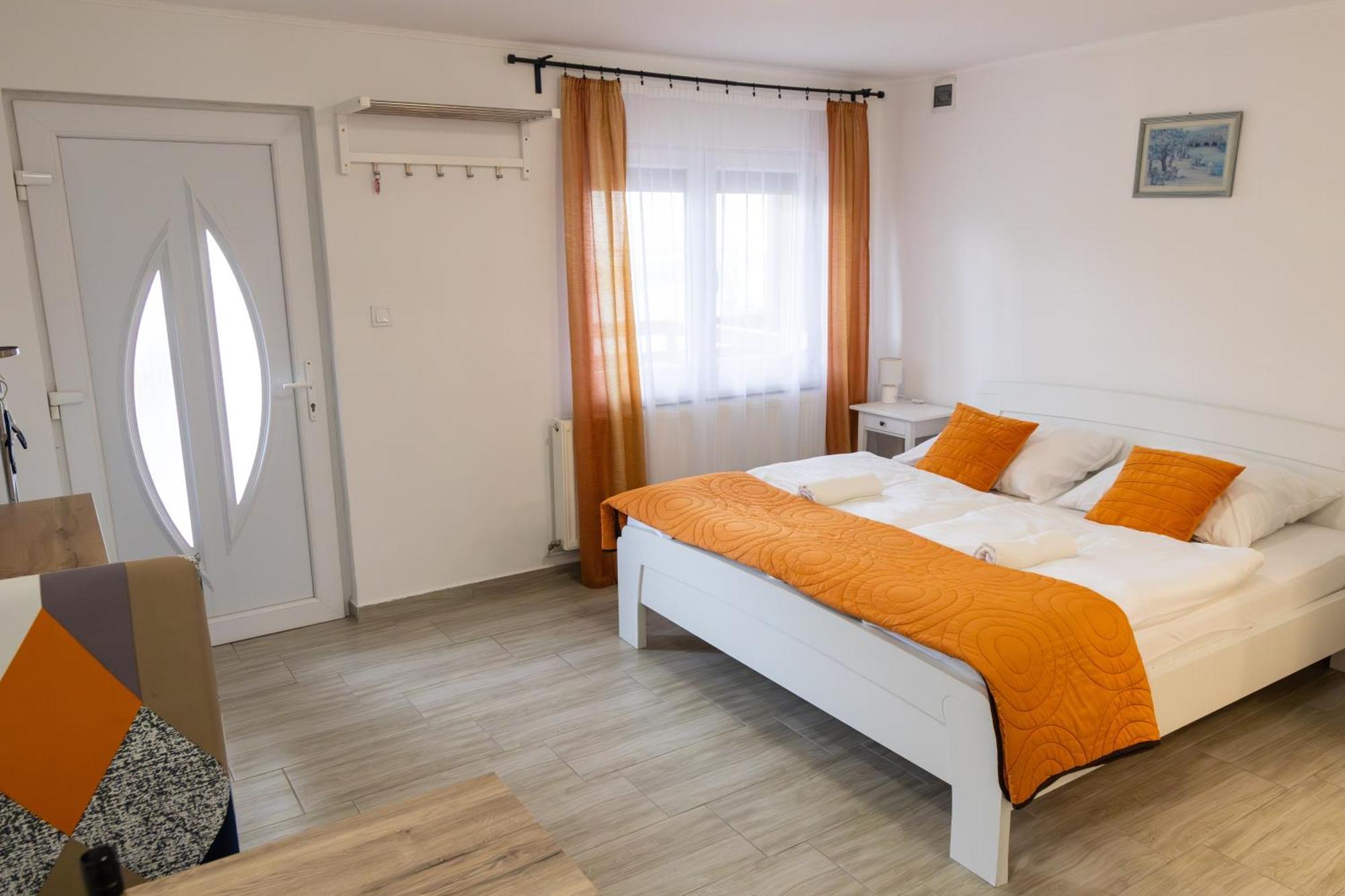 Kincso Vendeghaz Apartment Sarospatak Bagian luar foto