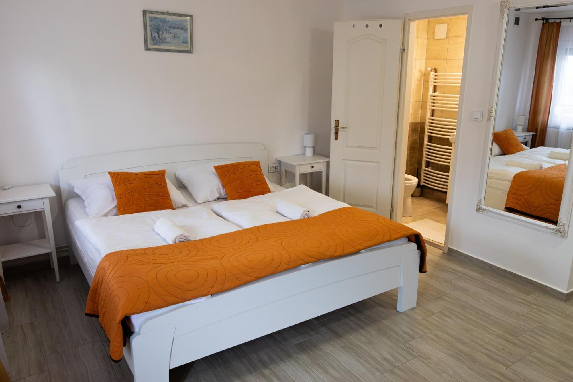 Kincso Vendeghaz Apartment Sarospatak Bagian luar foto