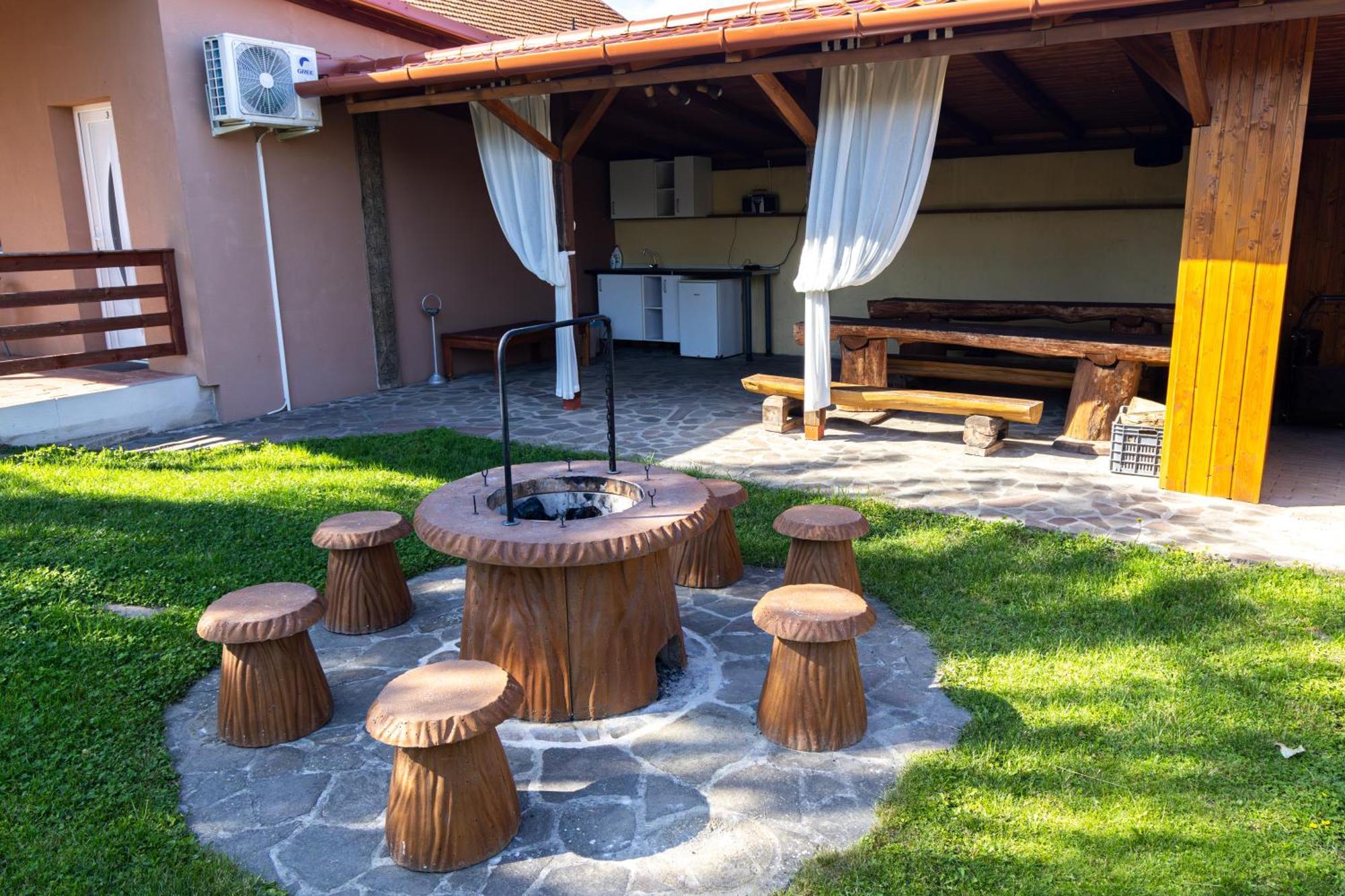 Kincso Vendeghaz Apartment Sarospatak Bagian luar foto