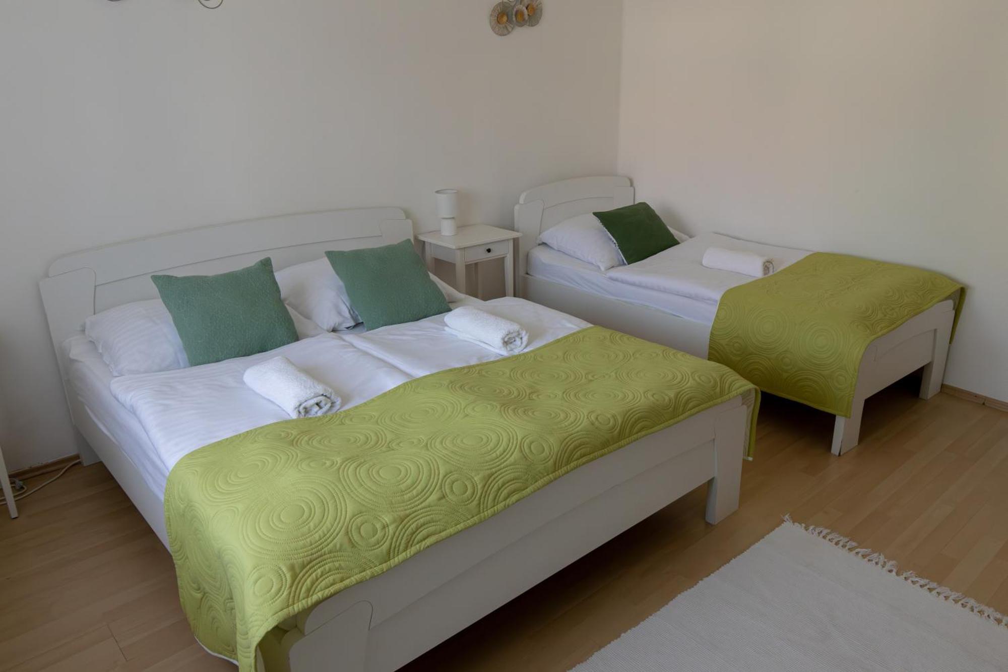 Kincso Vendeghaz Apartment Sarospatak Bagian luar foto
