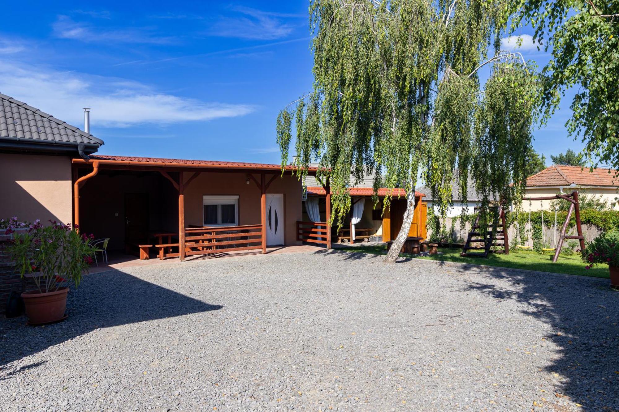 Kincso Vendeghaz Apartment Sarospatak Bagian luar foto