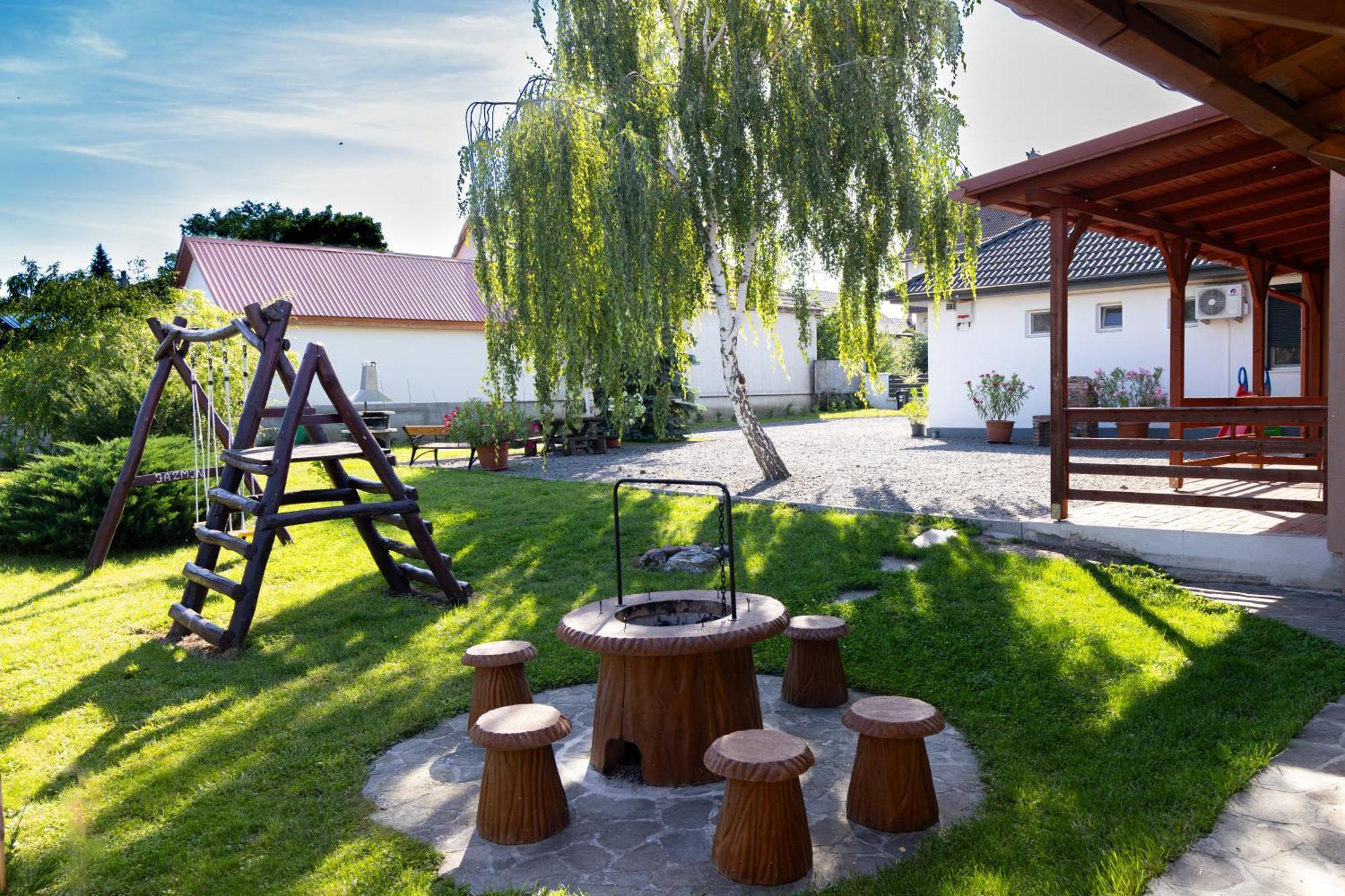Kincso Vendeghaz Apartment Sarospatak Bagian luar foto