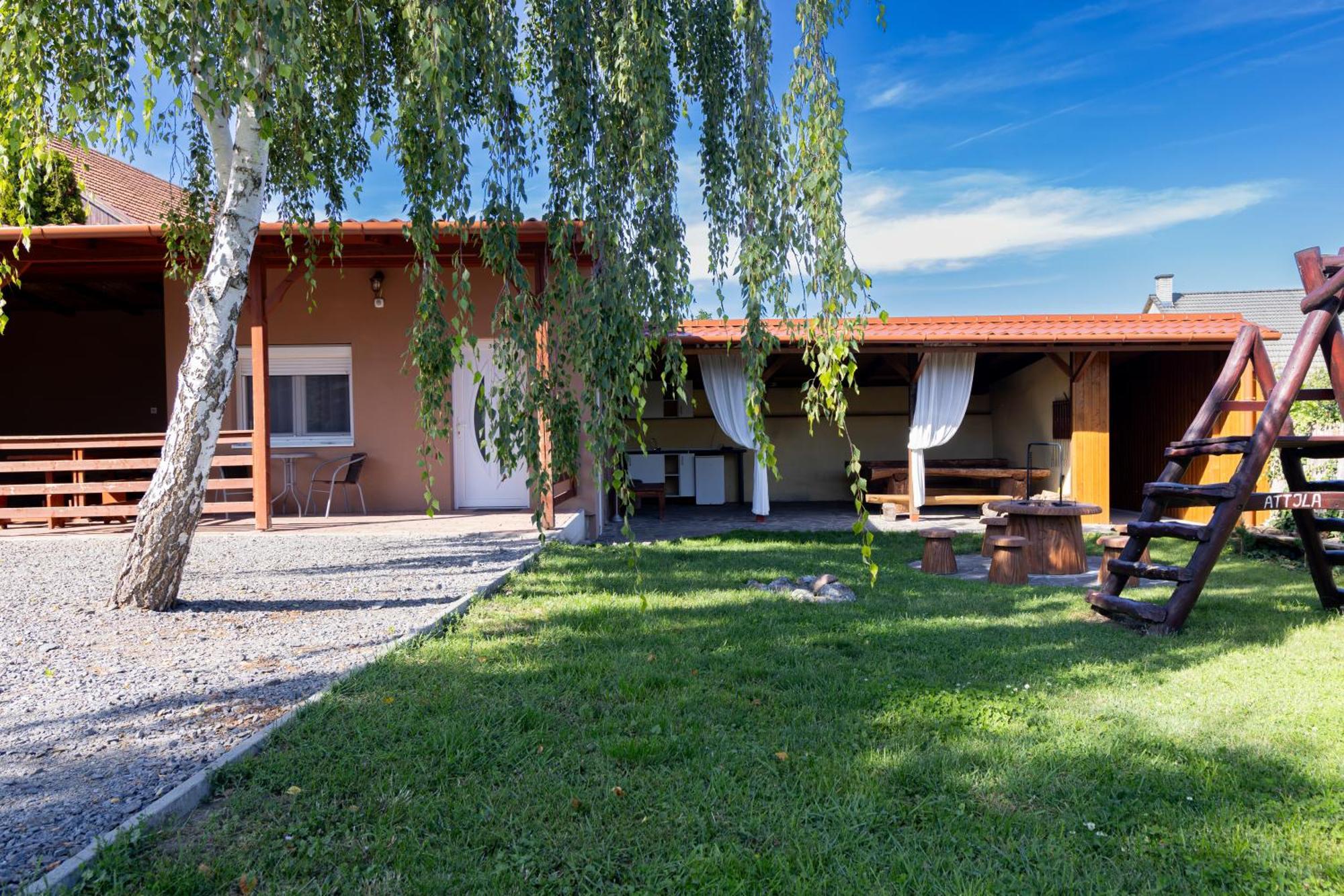 Kincso Vendeghaz Apartment Sarospatak Bagian luar foto